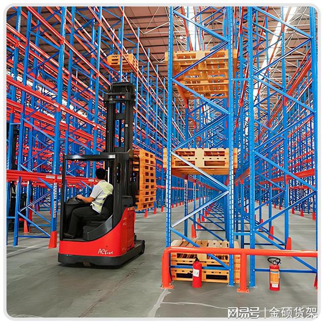 如何确保货架的防护措施能够有效应对各种潜在风险？(图1)