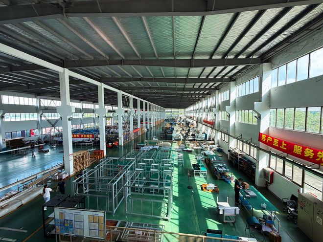 开云电竞app:哪些厂家同时生产工业铝型材和配套的防护盖板、踢脚板等附件？(图1)