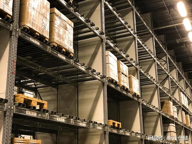开云电竞网站:横梁式货架优选：青岛丰力仓储设备打造高效仓储标杆(图1)
