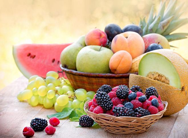 开云电竞春天水果别乱吃少吃苹果和梨多吃4种碱性果润燥生津正当季(图1)