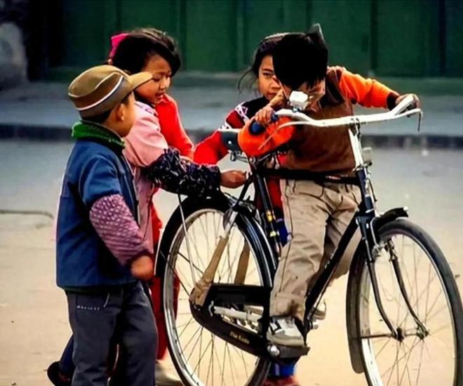 开云电竞网站:毛主席时代的十大名牌如今还有多少能买到？(图2)